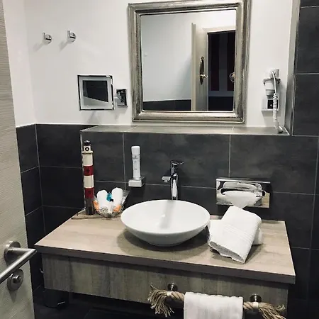 Der Leuchtturm-gastro Gmbh 4* גיירסוואלדה